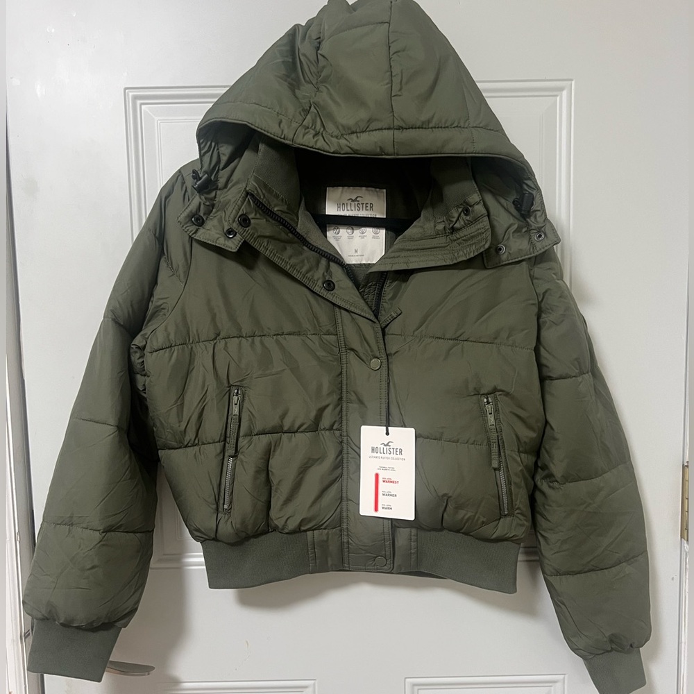 Hollister Women's Green Puffer Jacket